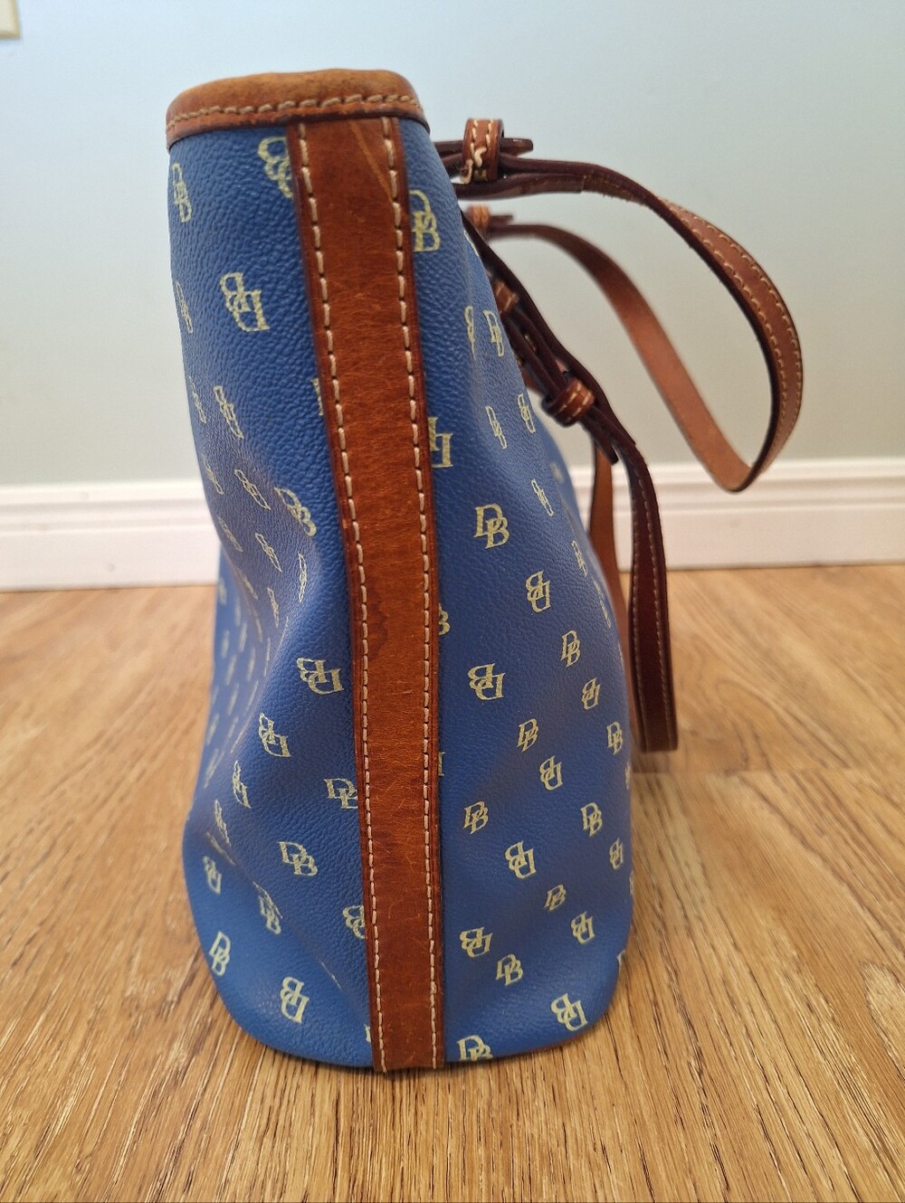 Dooney & Bourke Gretta Leisure Shopper Tote - Picture 4 of 11